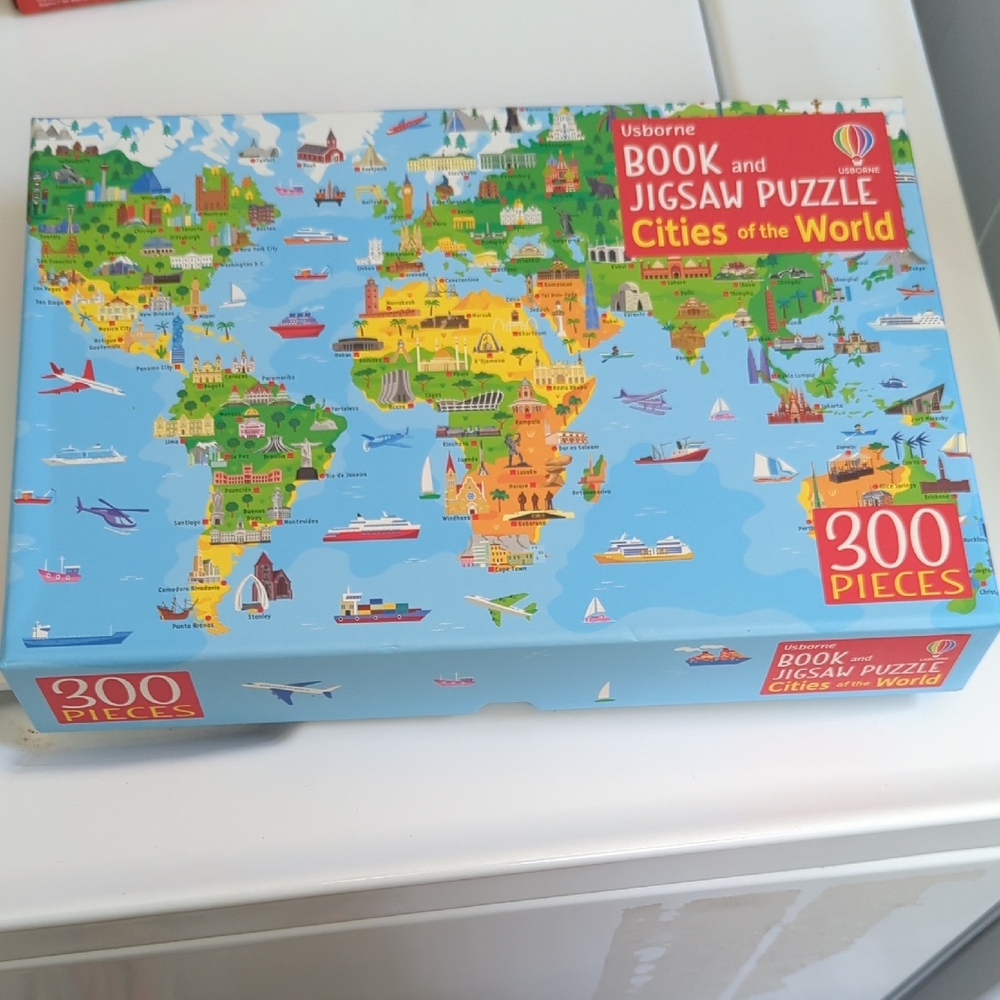 Usborne Blue and Green World Map Puzzle/Book